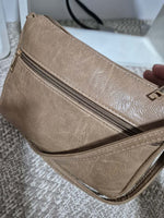 Charger l'image dans la galerie, MIA LAROUGE - SAC À BANDOULIÈRE AVEC PLUSIEURS COMPARTIMENTS.
