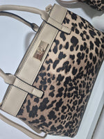 Charger l'image dans la galerie, MIA LAROUGE - SAC À MAIN AVEC BANDOULIÈRE, IMPRIMÉ ANIMALIER.
