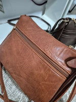 Charger l'image dans la galerie, MIA LAROUGE - SAC À BANDOULIÈRE AVEC PLUSIEURS COMPARTIMENTS.
