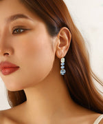 Charger l'image dans la galerie, Blossom bijoux - Boucles d’oreilles pendantes en verre facetté – 26PEBOL003
