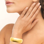 Charger l'image dans la galerie, Bracelet jonc Acier doré martelé - By URBAN
