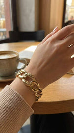 Charger l'image dans la galerie, COSMOS - Bracelet jonc chaîne maillon martelé acier inoxydable doré
