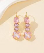 Charger l'image dans la galerie, Blossom bijoux - Boucles d’oreilles pendantes en verre facetté – 26PEBOL003
