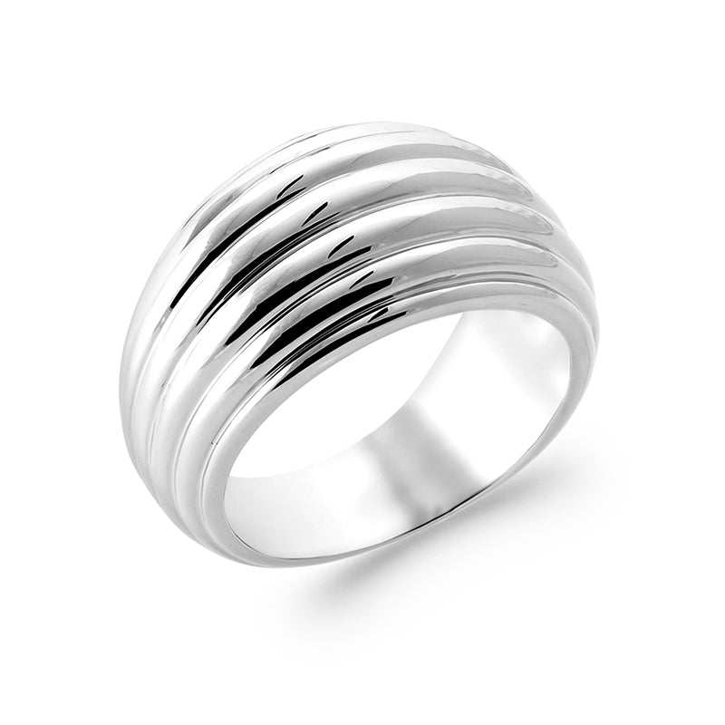 Bague en argent 925 rhodié avec des rainures tracées sur toute sa surface 